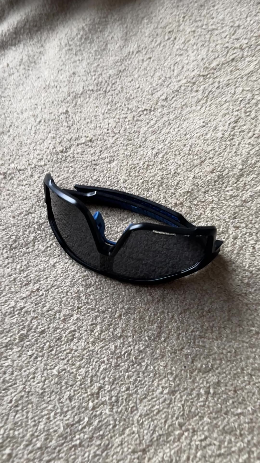 Sports glasses